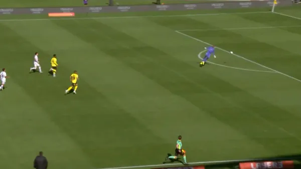 Хотів стати Нойєром, а став героєм мемів: як один автогол зруйнував усе в новозеландському дербі