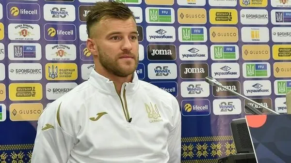 Бутси на цвях, підручник в руки? Ярмоленко готує собі крісло боса, поки його контракт добігає кінця