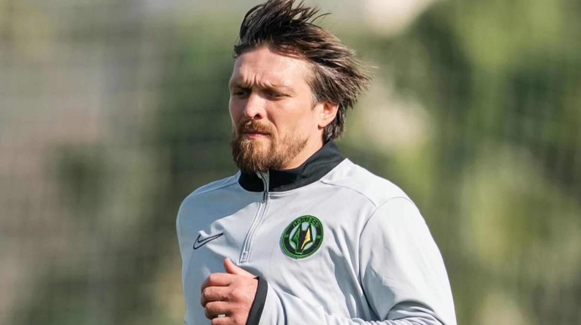 Палець Усика, фанати-детективи та подорож у часі: чемпіон змусив усіх понервувати