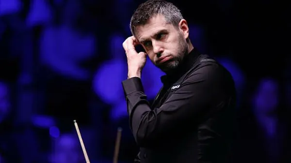 Падіння блазня та тріумф дракона: Селбі сенсаційно вилітає з Welsh Open, поки Уельс аплодує своєму герою