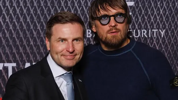 Браття по духу: Усик, міністр оборони НАТО та пісня, що їх об'єднала