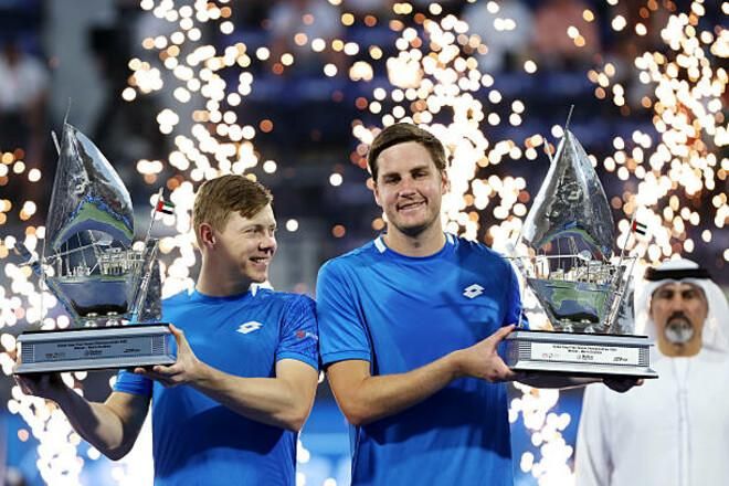 Золота клітка в Дубаї: тенісні мільйонери обирають між 10-годинною поїздкою в пустелю та пропуском Мастерса