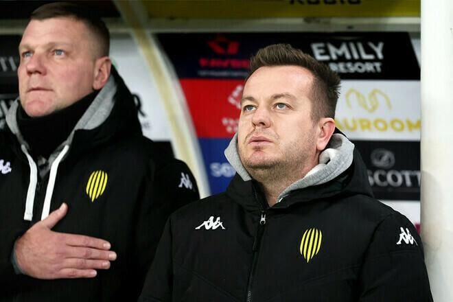 "Діти, які мають подавати м'ячі, грають в основі": тренер "Руху" знайшов крайніх у поразці