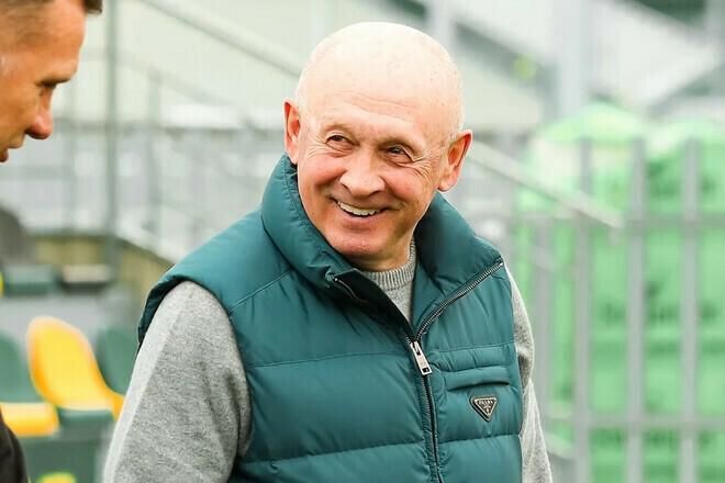 Зарплата на два роки вперед у кульку: Павлов розповів історію, яка звучить як футбольна байка