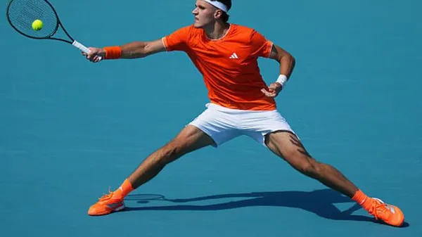 Три матчбола на ветер: чешский талант Меншик устроил драму и подарил Тиафо победу в Майами