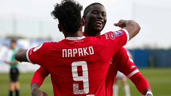 Пляжный футбол посреди марта? Газон в Кривом Роге устроил командам УПЛ настоящее испытание болотом