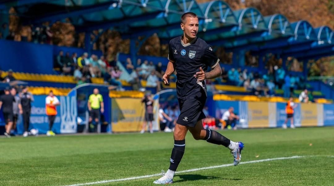 Два мира одного клуба: пока один игрок "Колоса" уходит в ВСУ, другой после драки с ТЦК выбирает медиафутбол