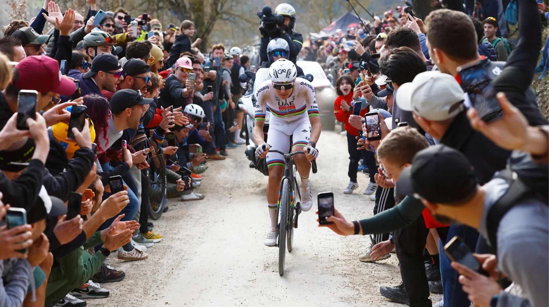 Гроші не пахнуть? Як найкращий велогонщик світу опинився у скандалі з присмаком КНДР