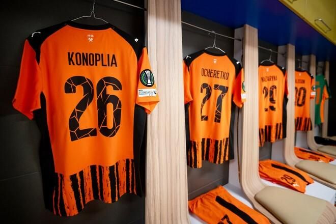 Все готово до бою. Як виглядає роздягальня Шахтаря за мить до єврокубкової драми
