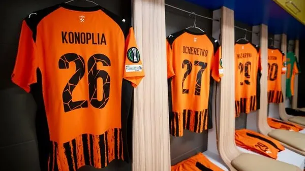 Все готово до бою. Як виглядає роздягальня Шахтаря за мить до єврокубкової драми