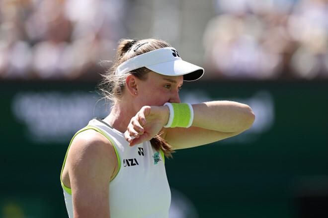 Нервы, слезы и потерянный титул: как Рыбакина подарила победу "нейтральной" Соболенко
