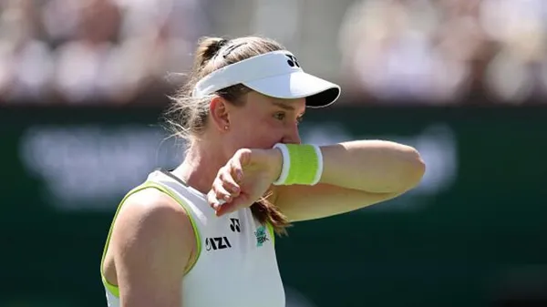 Нервы, слезы и потерянный титул: как Рыбакина подарила победу "нейтральной" Соболенко