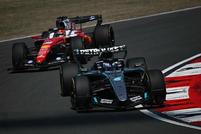 Новий король чи випадковий герой? Юний дебютант «Мерседес» шокує Формулу-1, залишивши Хемілтона позаду