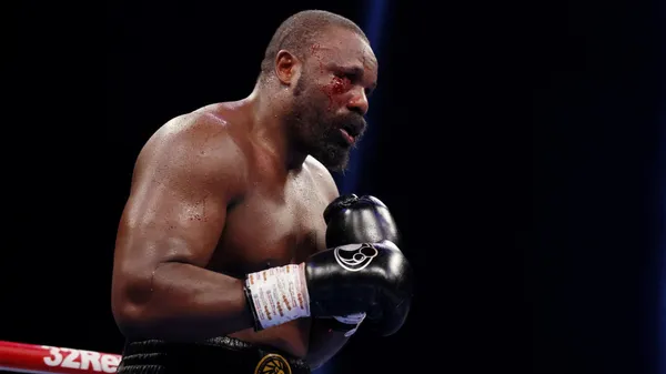 Спритність рук і ніякого шахрайства? Пояс Усика хочуть розіграти, поки чемпіон зайнятий