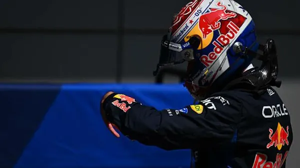 "Просто невозможно контролировать": разъяренный Ферстаппен остался без слов и очков после катастрофы в Китае