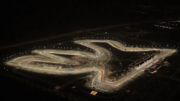 Война войной, а гонки по расписанию? MotoGP откладывает Катар, пока F1 убегает с Ближнего Востока