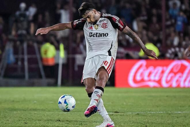 Самба на мільйони: Бразилія влаштувала трансферне божевілля, поки Європа скромно рахувала євро