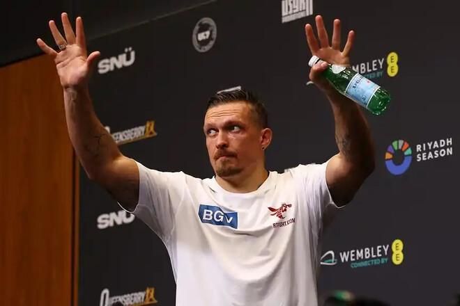 Не бій, а шоу для туристів? Вчинок Усика з боєм біля пірамід викликав розчарування в США