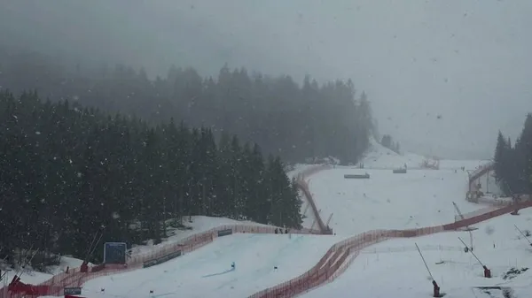 Проклятый супергигант: матушка-природа снова побеждает Кубок мира по горным лыжам