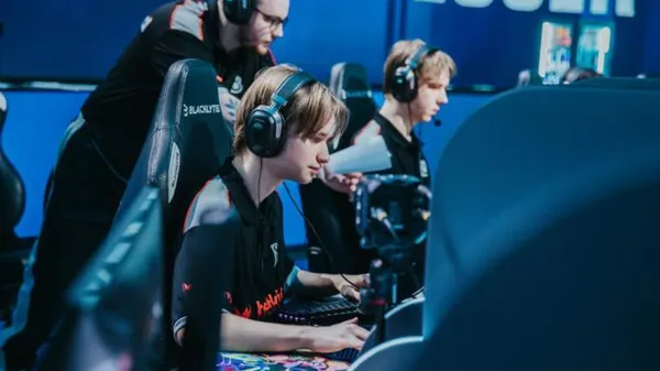 Американський кошмар для B8: мрія про Мейджор тане на очах