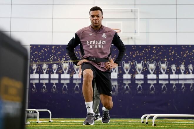 Медовий місяць у Мадриді скінчився: коліно Мбаппе може поставити хрест на сезоні та мрії про Мундіаль