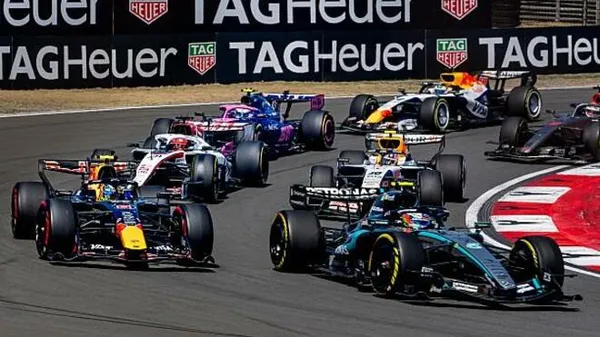 Хлопчику, ти хто такий? 19-річний Антонеллі шокує Формулу-1, а Ред Булл шукає себе на дні