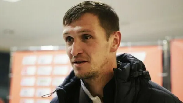 Ціна миру – брудна футболка: як ветеран українського футболу буцнув болбоя, а потім задобрив його подарунком