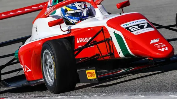 Наш Бондарев в элите, дочь Хаккинена на подходе: кто зажигал на тестах будущих звезд Формулы-1?