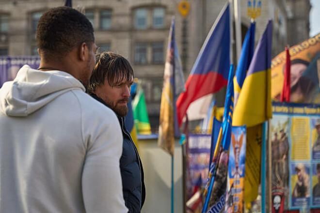 Терапія від кривдника: Усик взявся "ремонтувати" Джошуа після трагедії та поразок