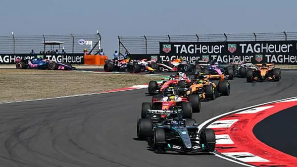 Китайский спринт: Расселл укротил 'Феррари', а 'Ред Булл' пошел пить валерьянку