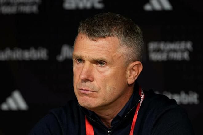 "Відірвіть очі від телефону": Ребров нервово відбивається від питань про своє майбутнє у збірній