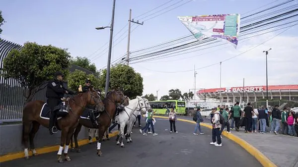 Смерть на стадіоні майбутнього ЧС: фанат загинув, а матч зіграли. Бо шоу має тривати