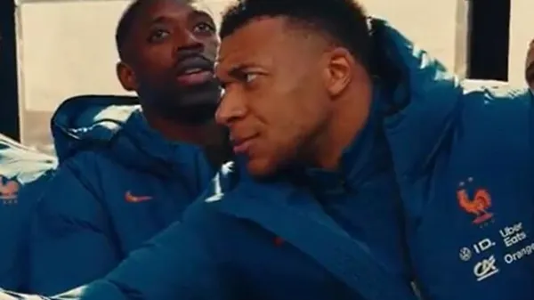 Дієта чемпіона? Мбаппе спіймали за поїданням шоколадки просто під час матчу