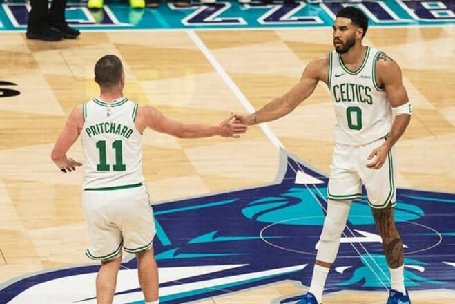 Машина вбиває інтригу: команда українця Михайлюка офіційно в плей-оф НБА. Решта – просто спостерігачі