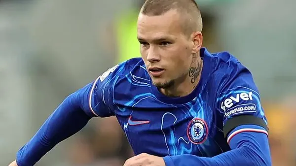 Розблокований, але не на полі: Мудрик підкорив блогерку, поки його кар'єра летить шкереберть