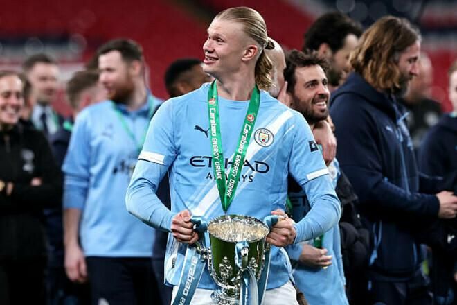 Не лише голи: Холанд купив найдорожчу книгу Норвегії, зізнавшись, що сам не любить читати