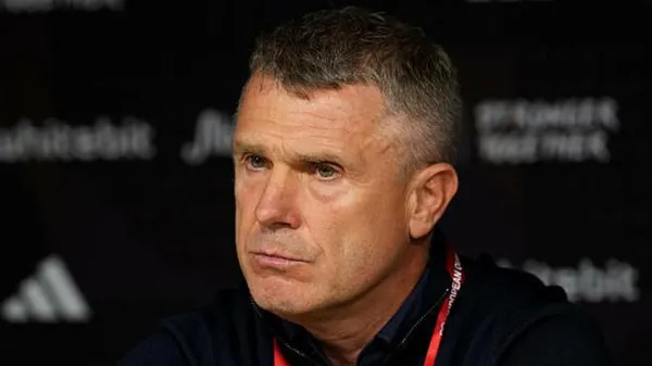 Смех сквозь слезы или нервный срыв? Реакция Реброва на провал сборной озадачила всех