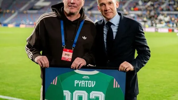 Легенда для легенди: Шевченко вручив Пятову не просто футболку, а символ цілої епохи