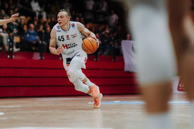 Промазав сім разів, щоб забити вирішальний: українець Зотов став героєм неймовірного трилера в Австрії