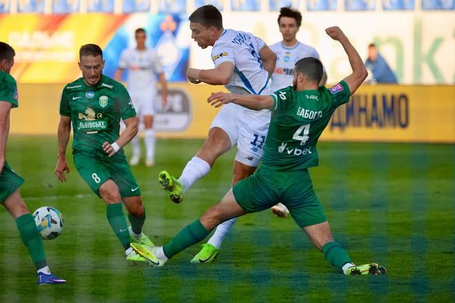 Суддівський фарс у прямому ефірі: експерт пояснив, як VAR та невпевненість арбітра вкрали гол у "Динамо"