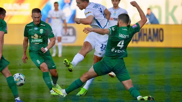 Суддівський фарс у прямому ефірі: експерт пояснив, як VAR та невпевненість арбітра вкрали гол у "Динамо"