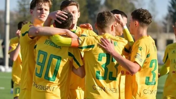 Футбол? Ні, не чули. Влада Тернополя в останній момент заборонила матч «Ниви»