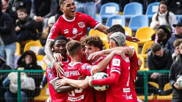 Грошей немає, але ви тримайтесь: 'Кривбас' на межі страйку розгромив суперника