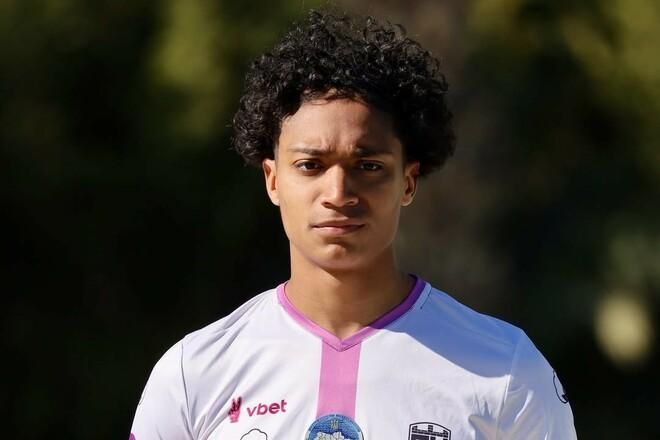 Гол, стриптиз, вилучення: іспанець в Першій лізі влаштував шоу, яке його команда не замовляла