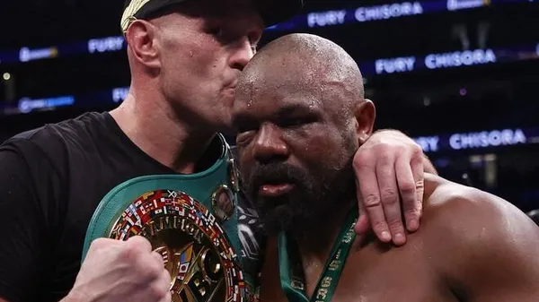 Золотий дощ від шейхів: Чісора пояснив, чому Усик ігнорує бої, де 'немає грошей'