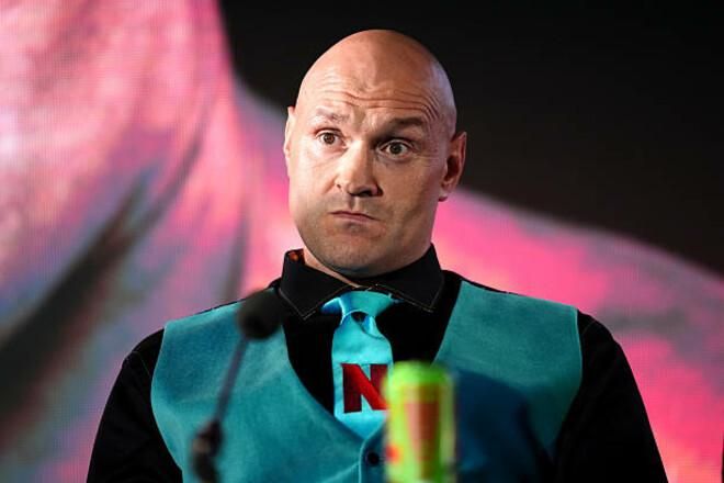 Любов у повітрі: Ф'юрі шокував росіянина романтичним поцілунком на даху стадіону