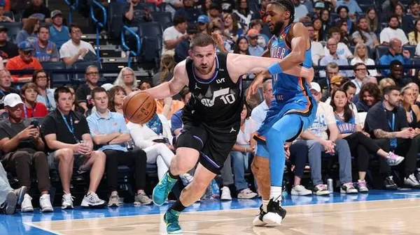 Святослав Михайлюк влаштовує зливу триочкових, але його "Юту" розносять вщент. Огляд божевільної ночі в НБА